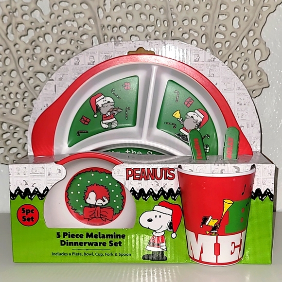 Peanuts Kitchen Nwt Peanuts Snoopy 5 Piece Melamine Dinnerware Set